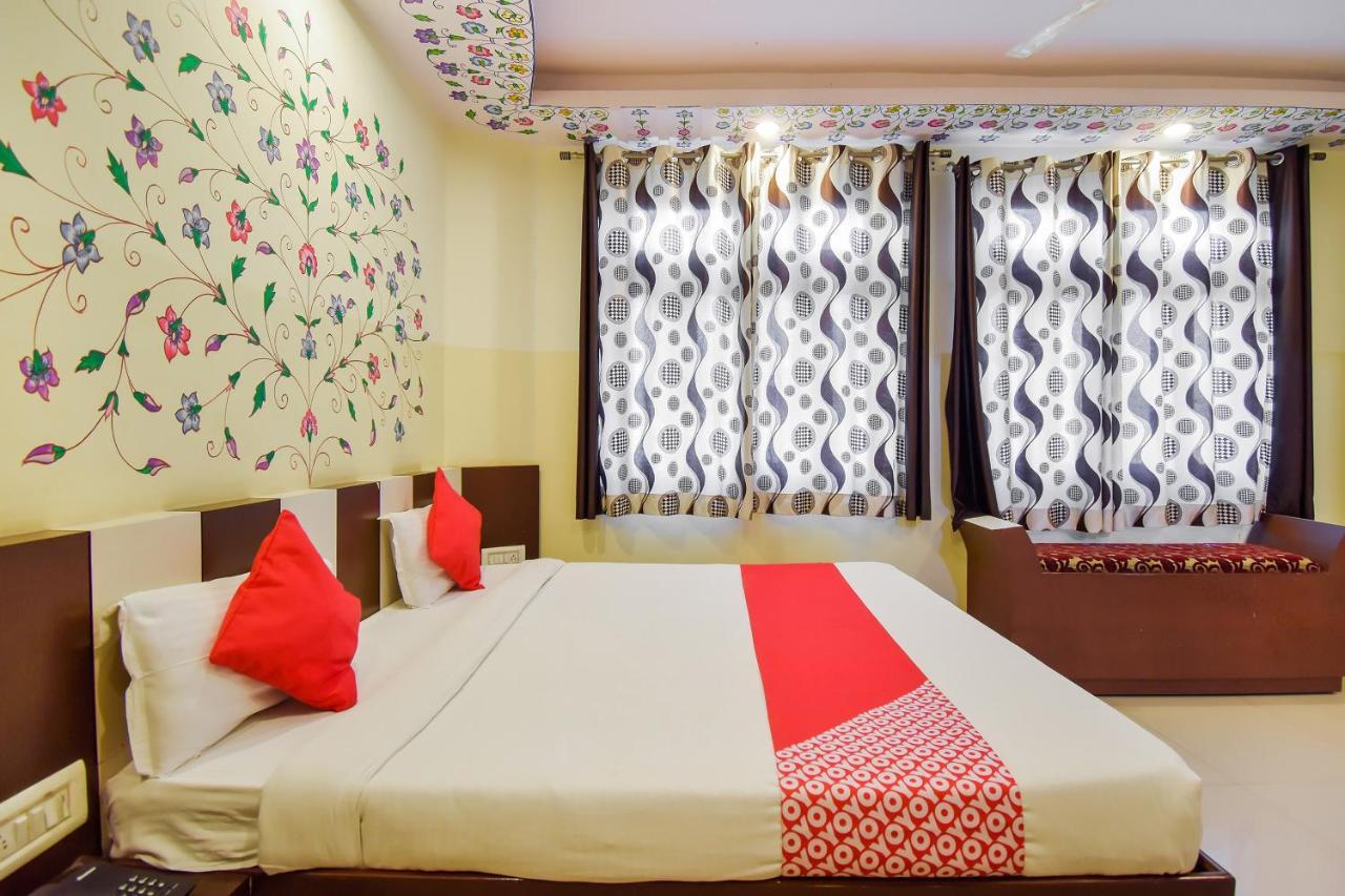 Oyo 11389 Hotel Ng Palace 자이푸르 외부 사진