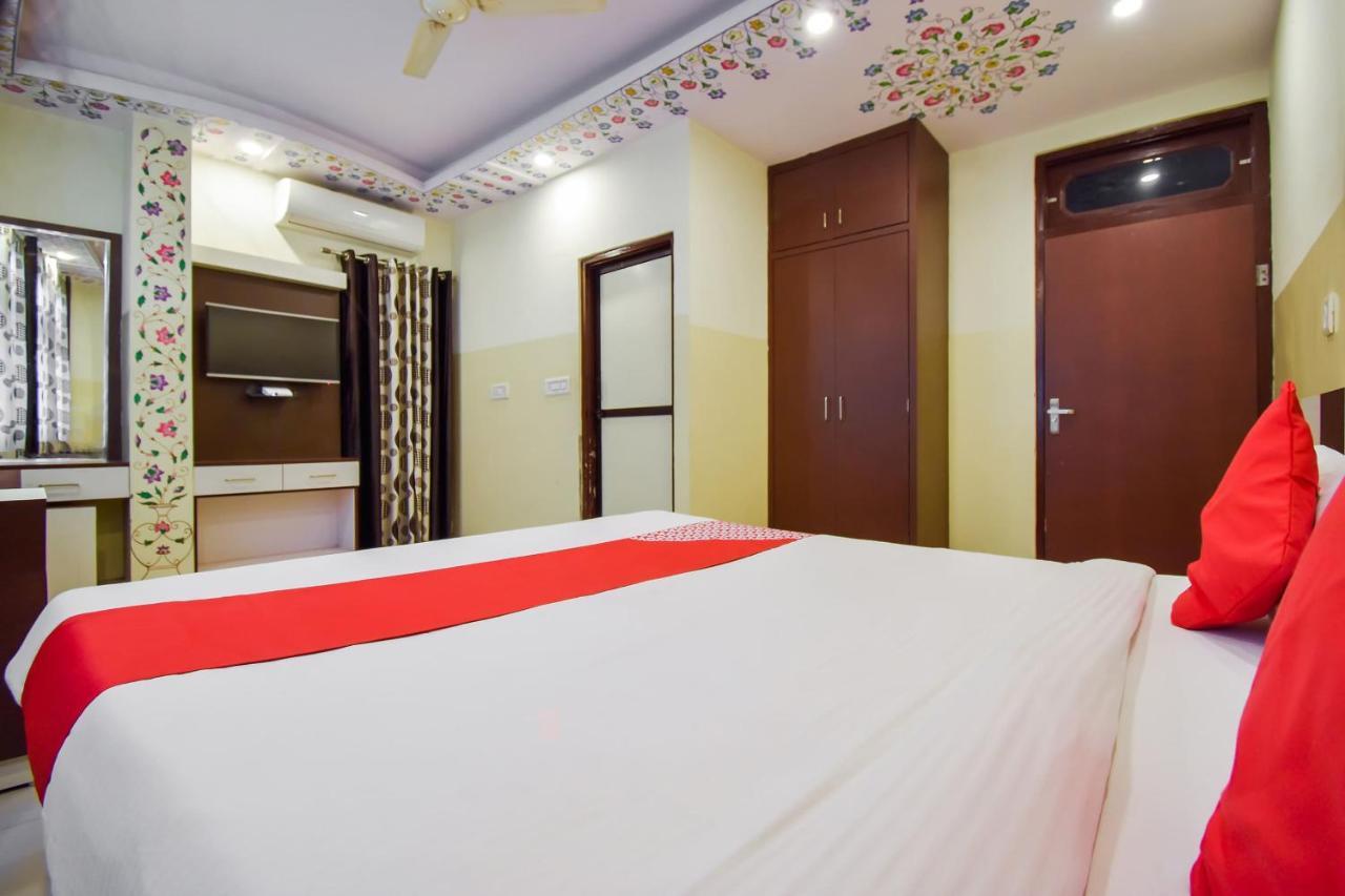 Oyo 11389 Hotel Ng Palace 자이푸르 외부 사진