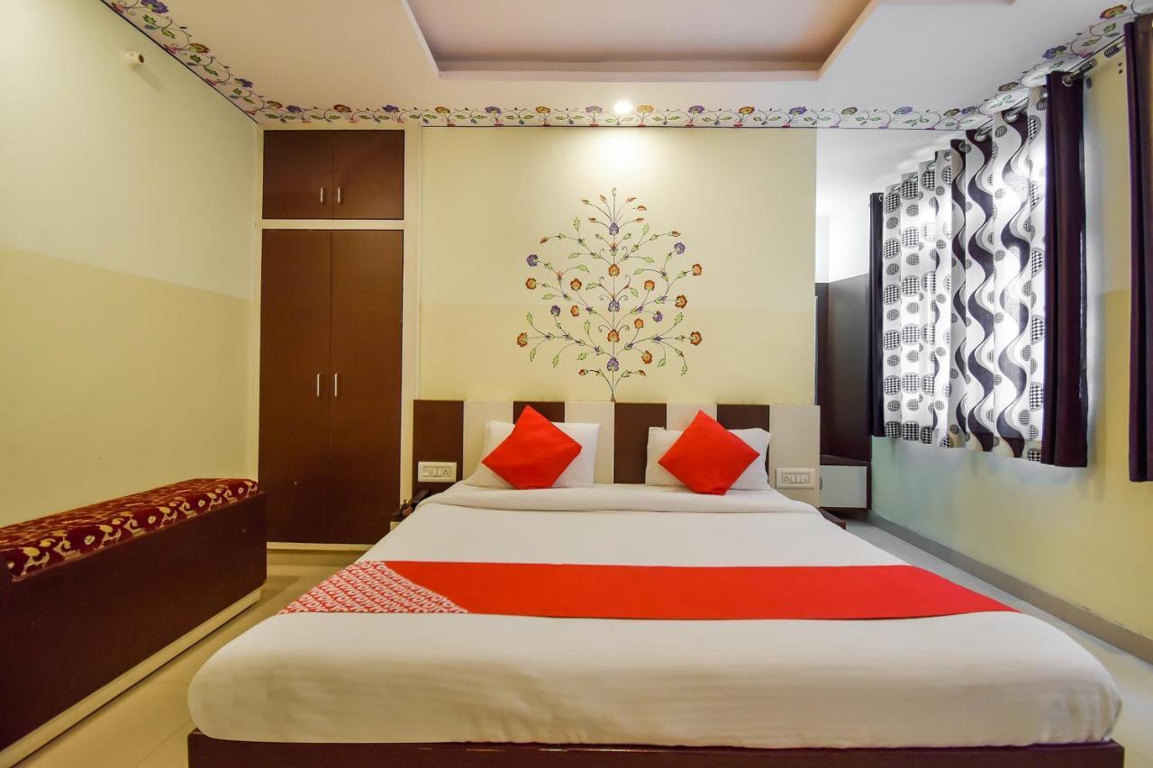 Oyo 11389 Hotel Ng Palace 자이푸르 외부 사진